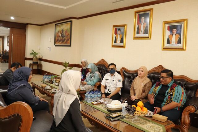 Visitasi KI DKI Jakarta Ke PN Jakarta Pusat Tinjau Langsung Tata Kelola Informasi Publik Lembaga Peradilan