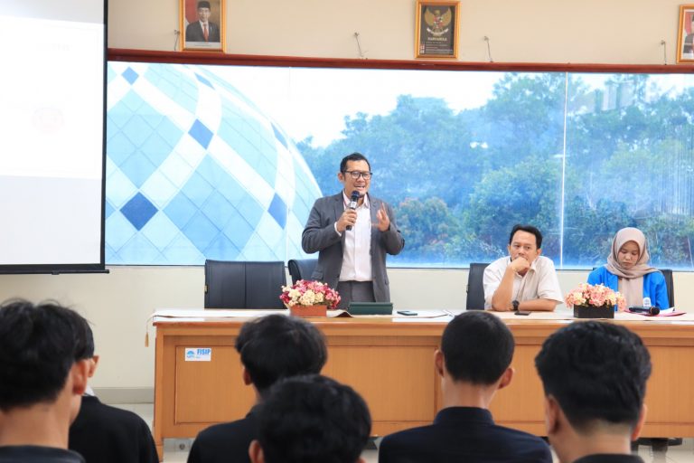 Wakil Ketua KI DKI Jelaskan Manfaat dan Arti Penting UU Keterbukaan Informasi Publik di FISIP UIN Jakarta