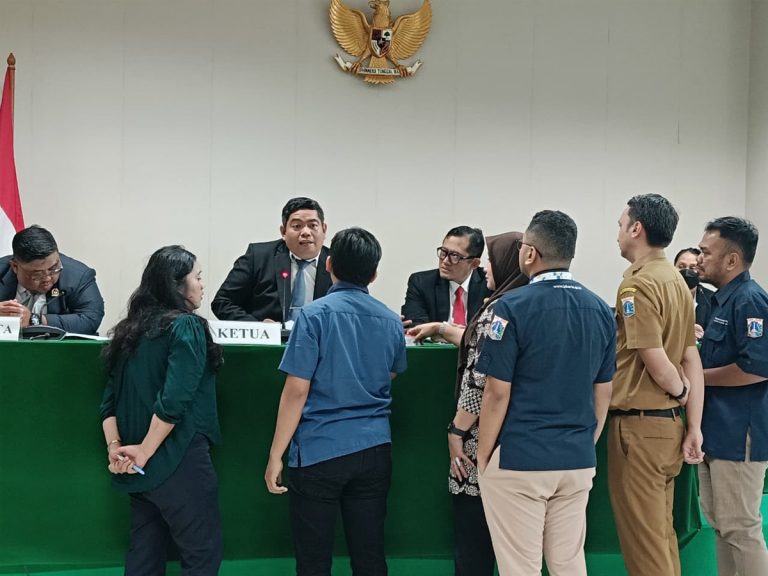Saksi Para Pihak Beri Keterangan dalam Sidang Sengketa Informasi Publik Terkait Iuran dan Laporan Keuangan RW di Cengkareng Barat