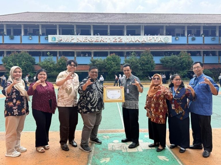 KI DKI Jakarta Soroti Ketersediaan DIP hingga Pemanfaatan Media Sosial di SMPN 122 Jakarta