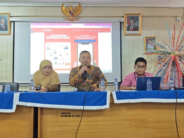 Dari ‘Kurang Informatif’ ke ‘Menuju Informatif’, SMPN 49 Jakarta Dapat Apresiasi KI DKI
