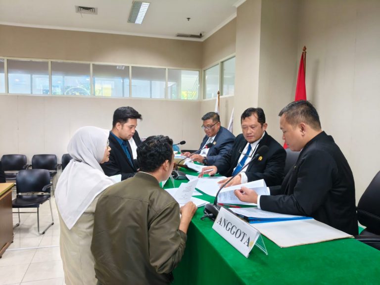 Majelis Komisioner Terima Bukti Dokumen Para Pihak dalam Sengketa Informasi Riwayat Tanah SDN Jagakarsa 04 Pagi